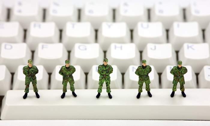 Militares-teclado-Dreamstime.jpg