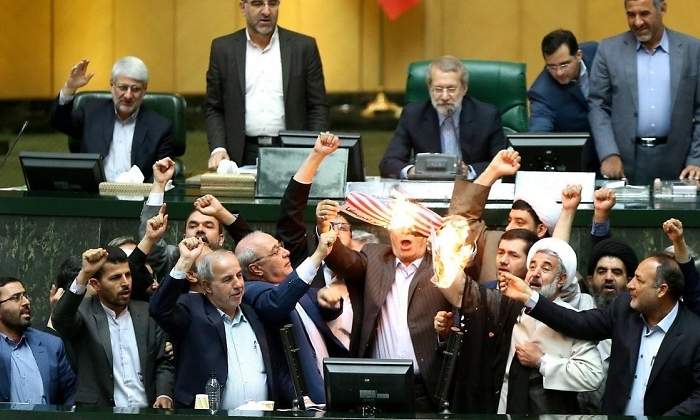 iran-quema-bandera-eeuu.jpg