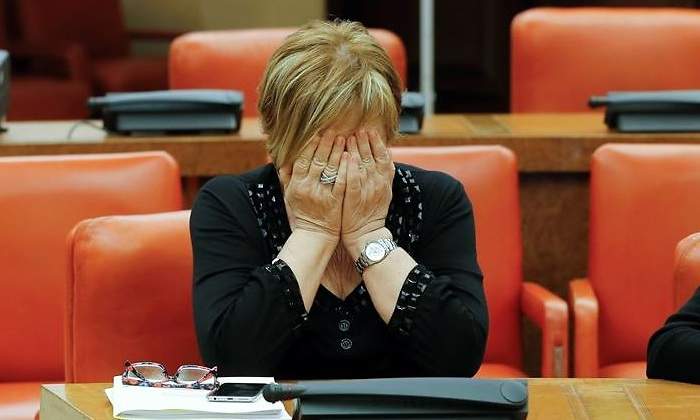 villalobos-manos-congreso-efe.jpg