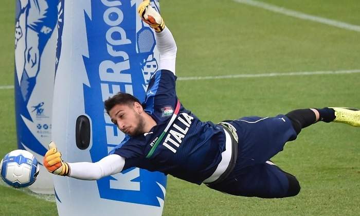 Donnarumma-parada-2017-efe-italia-entreno.jpg
