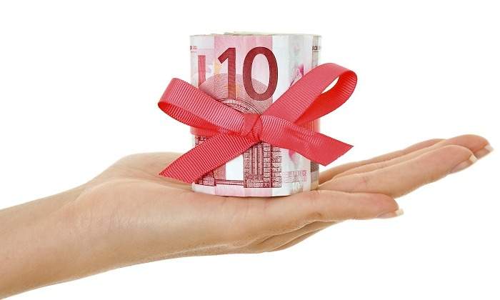 mano-euros-regalo.jpg