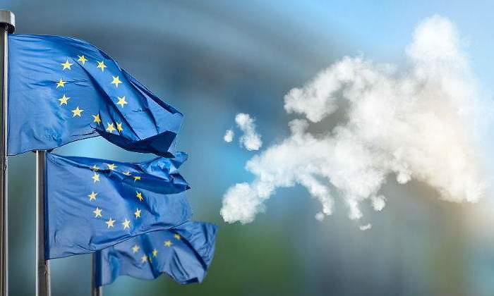euro-banderas-mapa-nubes-alamy.jpg