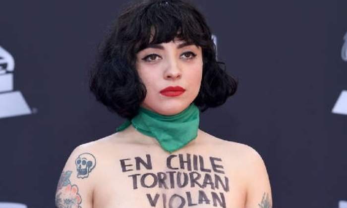 mon-laferte-pechos-chile-770.jpg
