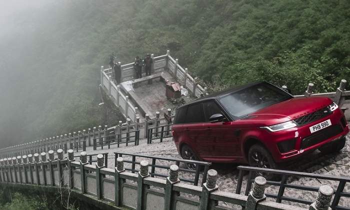 range-rover-sport-phev-puerta-cielo.jpg