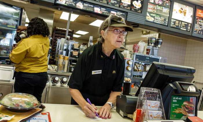 trabajadora-sueldo-mcdonalds.jpg