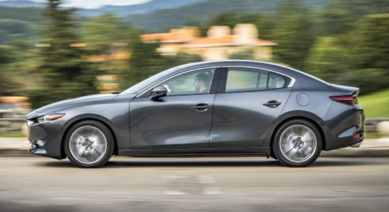 Mazda 3, sedán.