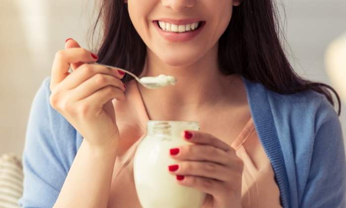 comer-yogur.jpg