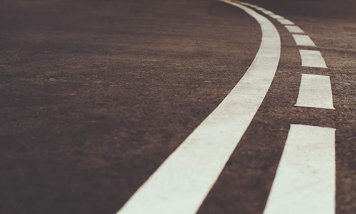 Lineas-de-la-carretera-iStock.jpg