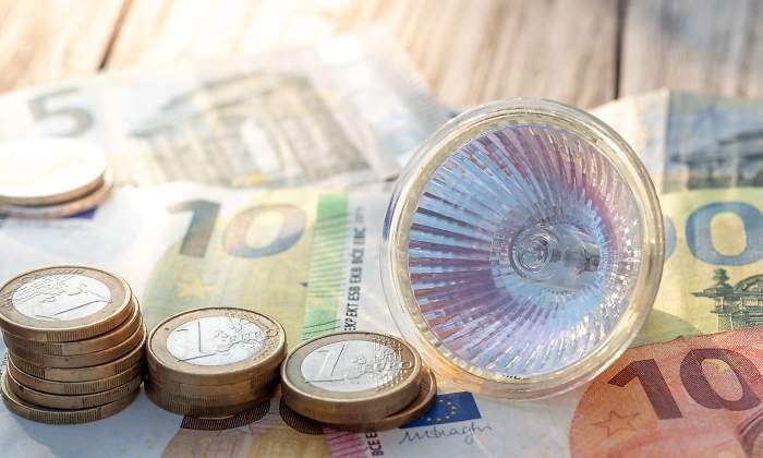 bombilla-euros-factura-luz-recurso-dreamstime.jpg