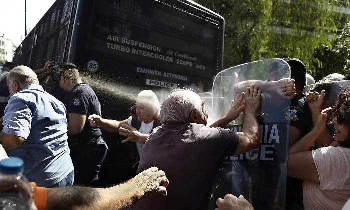 grecia-gases-jubilados-efe.jpg