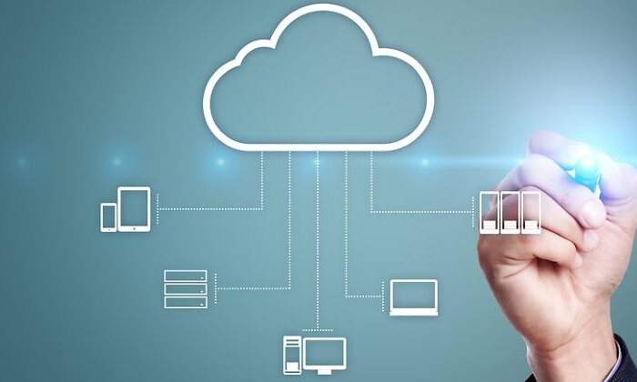 nube-datos-subida-mano-770-dreamstime.jpg
