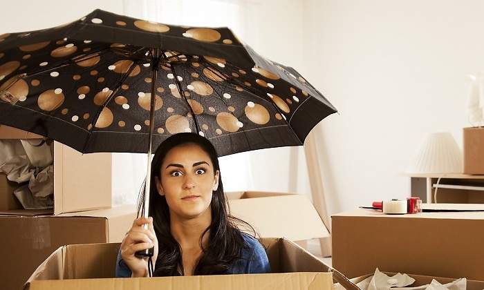 Chica-en-una-caja-iStock.jpg