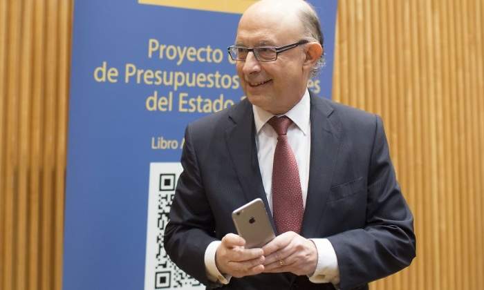 montoro-PGE2017-movil2-efe.jpg