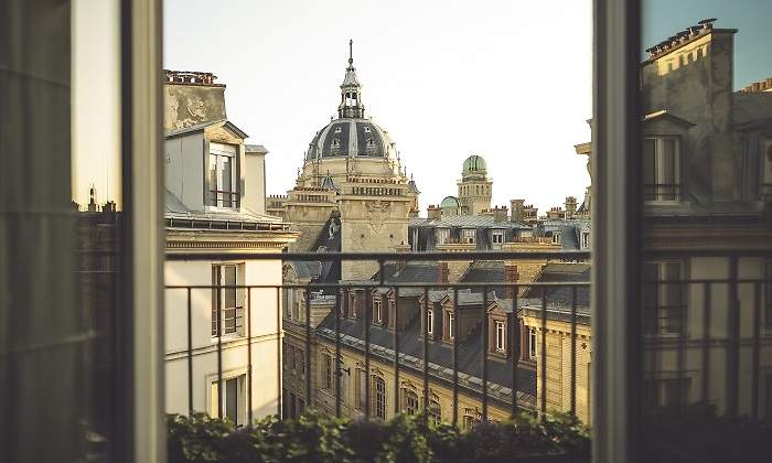 Ventana-de-balcon-abierta-iStock.jpg