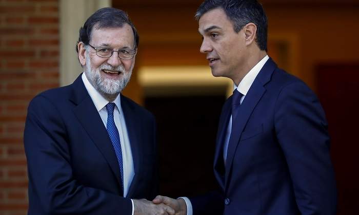 rajoy-sanchez-15MAYO-moncloa-efe.jpg