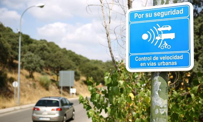 radar-exceso-velocidad-senal-trafico-ep.jpg