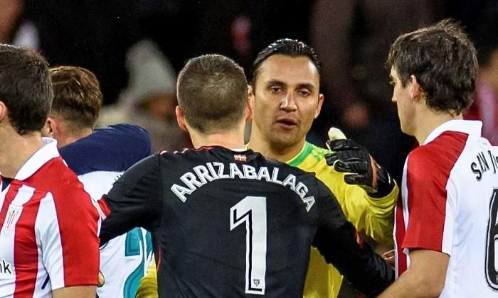 Kepa-arrizabalaga-saluda-keylor-navas-efe-2017.jpg