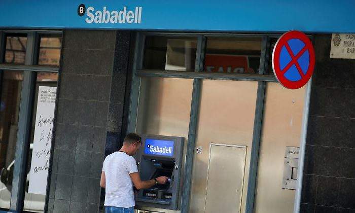 sabadell-cajero-senal-770-reuters.jpg