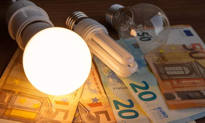 dinero-luz-factura.jpg