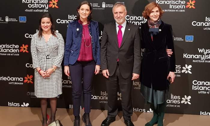 La consejera de Turismo de Canarias Yaiza Santos con la ministra Reyes Maroto y el jefe del Gobierno canario ngel Vctor Torres