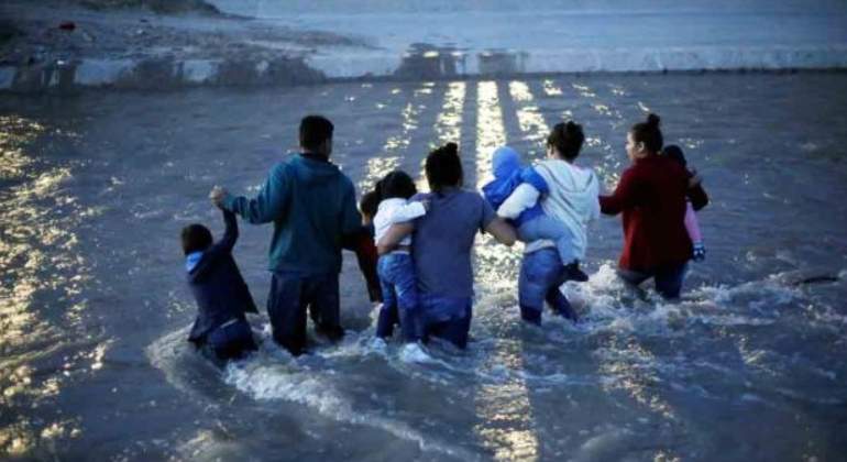 Por coronavirus, caen 84% arrestos de migrantes en frontera entre México y Estados Unidos - economiahoy.mx