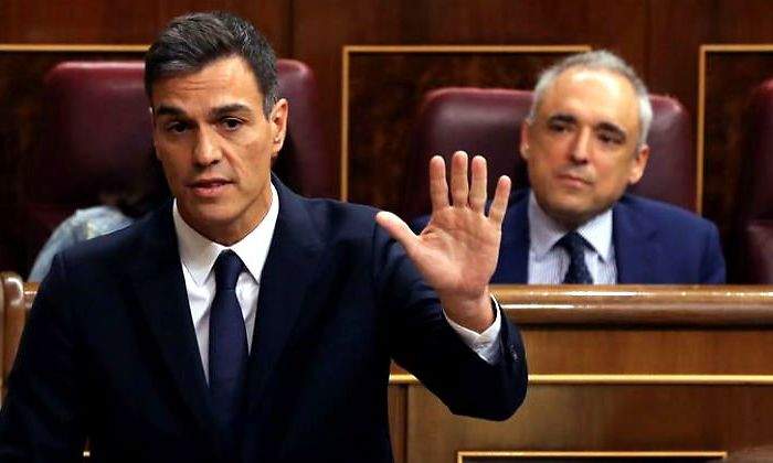 sanchez-pedro-congreso-mano.jpg
