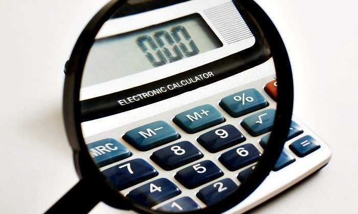 calculadora-lupa-770-dreamstime.jpg