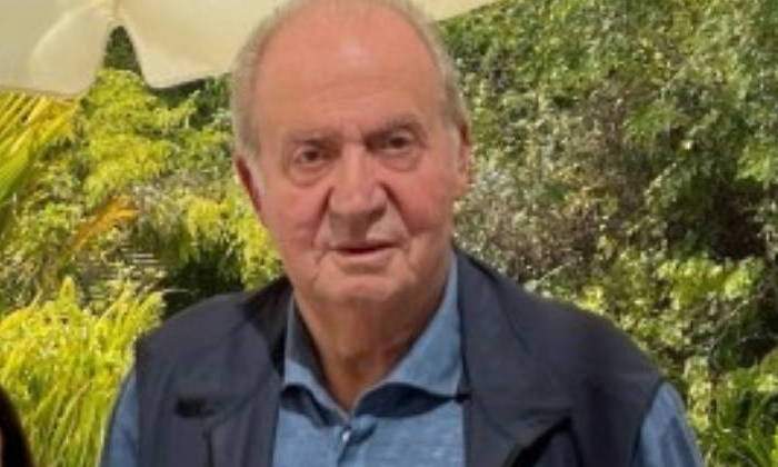 rey-juan-carlos-asistido-medico-acompanado-770.jpg