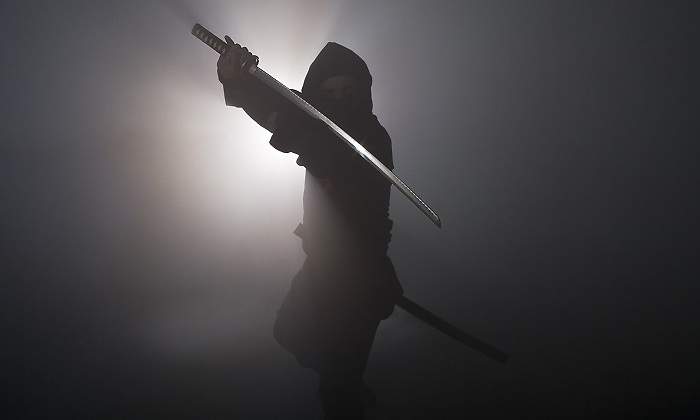 Ninja-con-el-fondo-oscuro-iStock.jpg