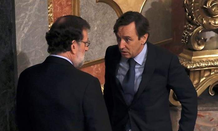 rajoy-hernando-congreso-efe.jpg