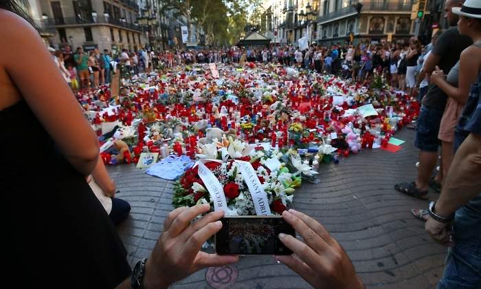velas-victimas-atentado-ramblas-barcelona-reuters.jpg