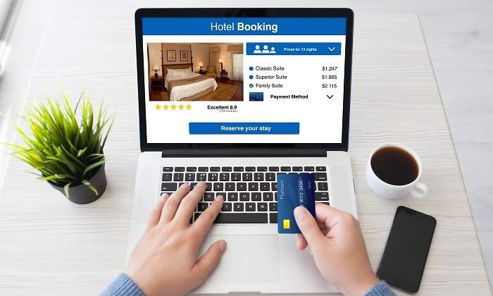 ordenador-booking-tarjeta.jpg