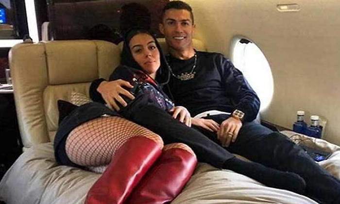 cristiano-ronaldo-georgina-salon-navideno-770.jpg