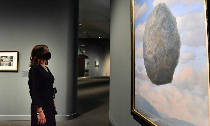 CAIXAFORUM-MAGRITTE002_.jpg