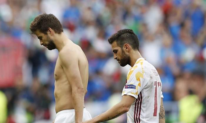 Pique-cesc-eliminados-espana-italia-2016-reuters.jpg