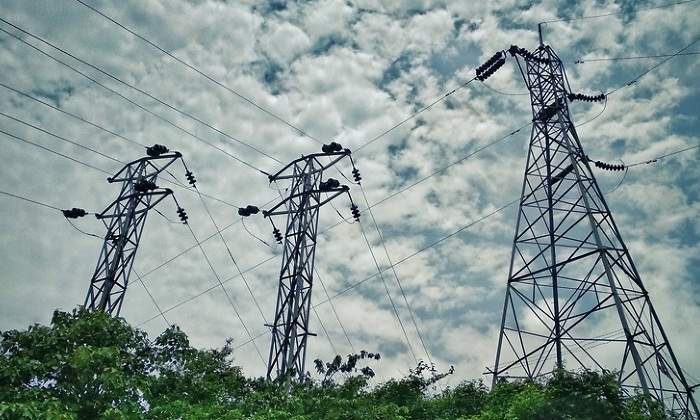 torres-electricas-nubes.jpg