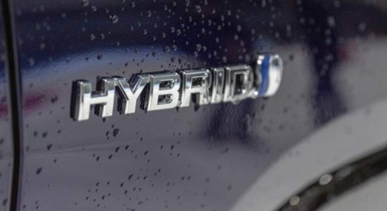 Distintivo Hybrid del nuevo Interior del Toyota RAV4 Hybrid AWD-i