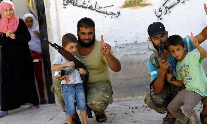 ninos-ei-armas-reuters.jpg