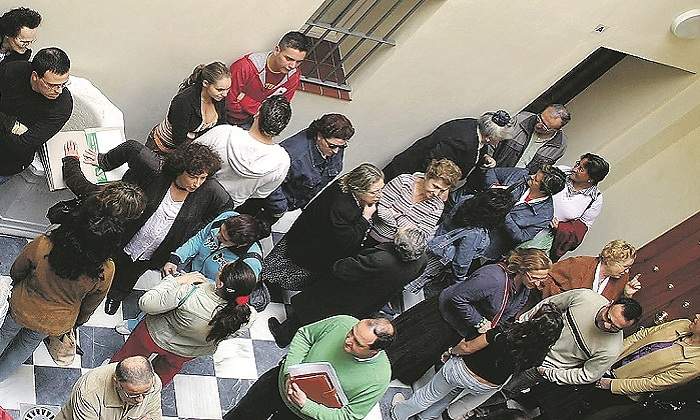 770-x-420-vecinos-a-punto-de-reunirse-en-Junta-de-Propietarios_-Javier-Amigetti.jpg