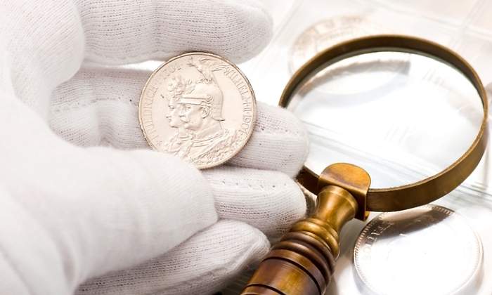 moneda-antigua-lupa-dreamstime.jpg