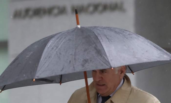 barcenas-paraguas-audiencia-efe.jpg