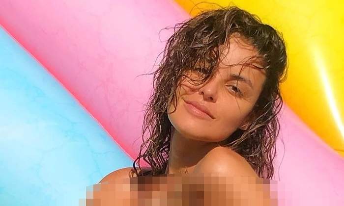 marta-torne-topless2.jpg