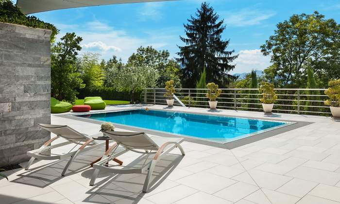 piscina-privada-alquiler-swimmy-dreamstime.jpg