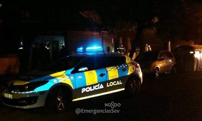 coche-policia-local-emergencias-sevilla.jpg