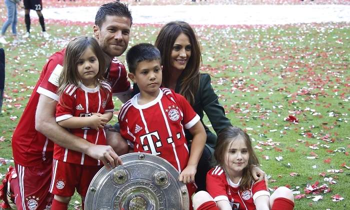 xabi-alonso-despedida-familia-reuters.jpg