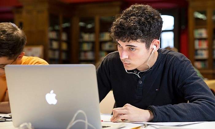 alumnos_biblioteca_nebrija-1.jpg