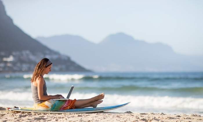 teletrabajo-turismo-playa-istock.jpg