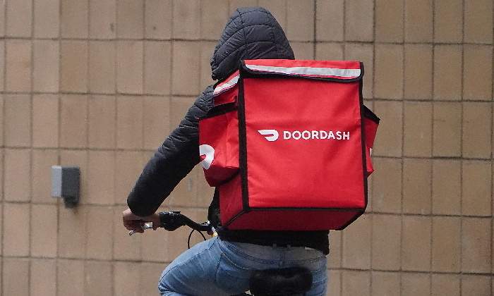 doordash-repartidor-mochila-capucha-rider-reuters-770x420.jpg