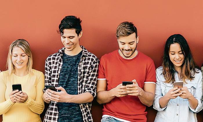 jovenes-movil.jpg