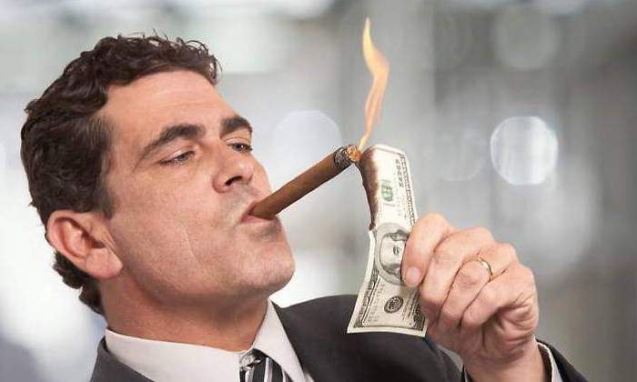 rico-quemar-dinero-dreamstime-1.jpg